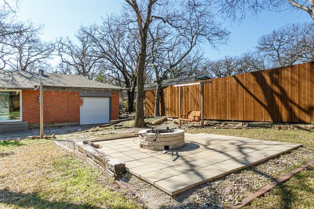 604 Oakwood Avenue, Hurst, TX 76053