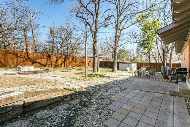 604 Oakwood Avenue, Hurst, TX 76053