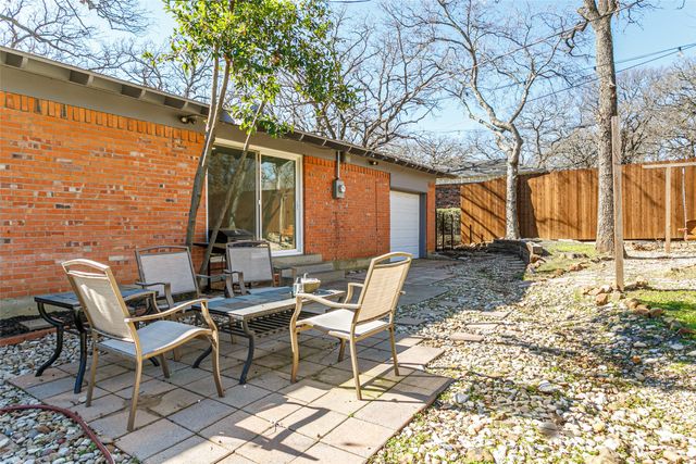 604 Oakwood Avenue, Hurst, TX 76053
