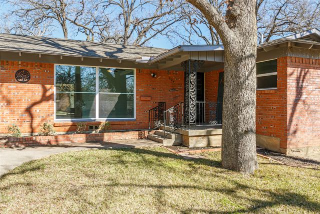 604 Oakwood Avenue, Hurst, TX 76053