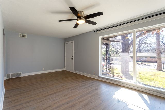 604 Oakwood Avenue, Hurst, TX 76053