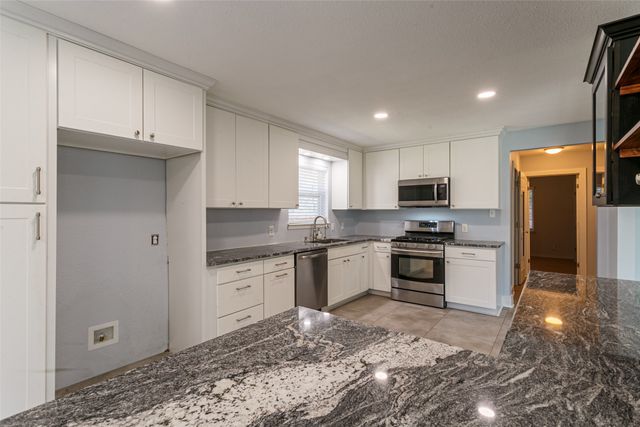 604 Oakwood Avenue, Hurst, TX 76053