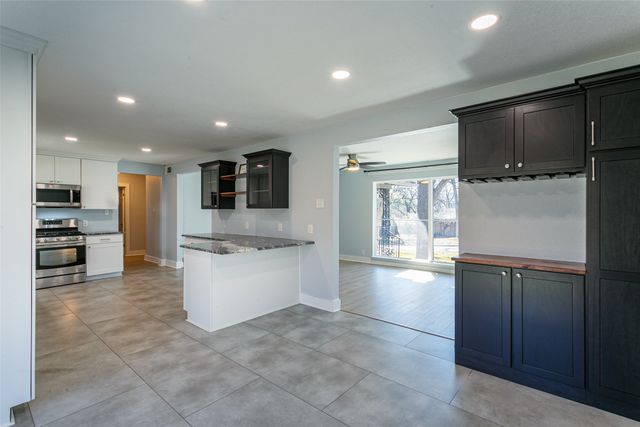 604 Oakwood Avenue, Hurst, TX 76053