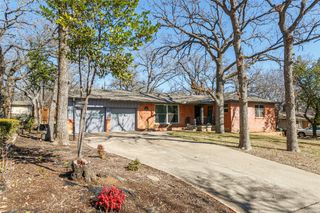 604 Oakwood Avenue, Hurst, TX 76053