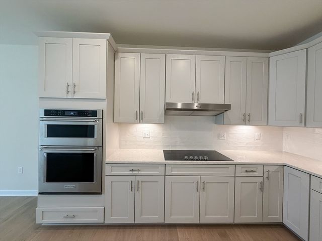 6 Stratton Dr 110, Woburn, MA 01801