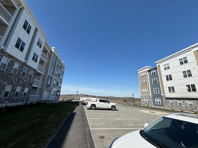6 Stratton Dr 110, Woburn, MA 01801