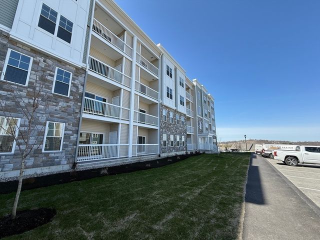 6 Stratton Dr 110, Woburn, MA 01801
