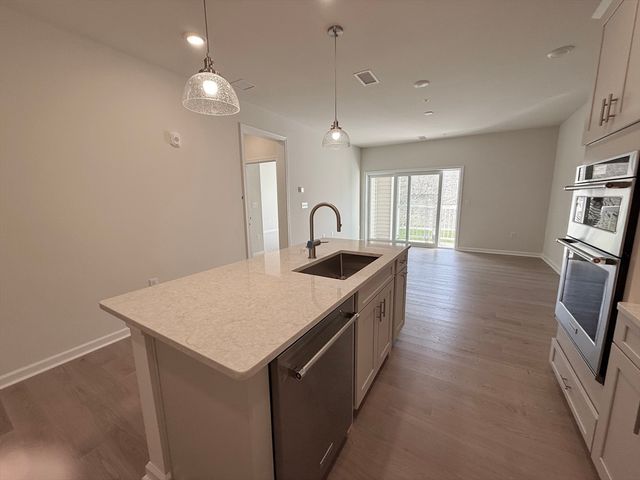 6 Stratton Dr 110, Woburn, MA 01801