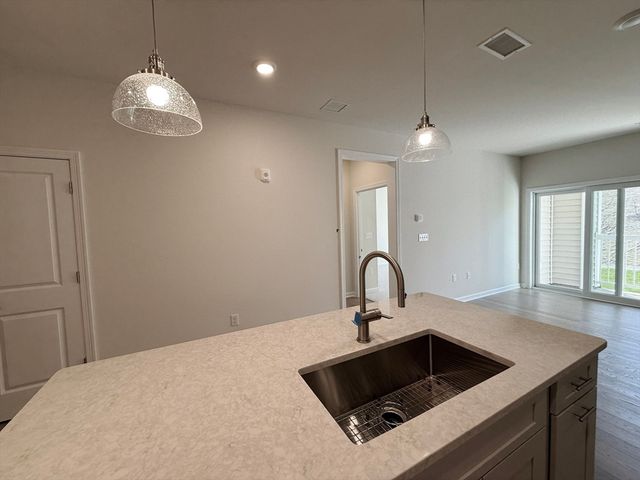6 Stratton Dr 110, Woburn, MA 01801