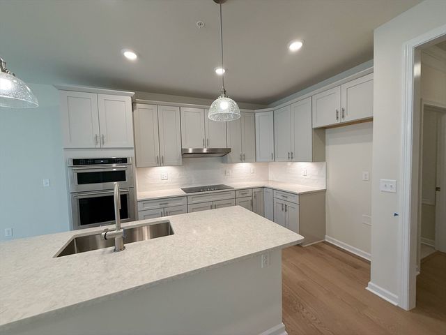 6 Stratton Dr 110, Woburn, MA 01801