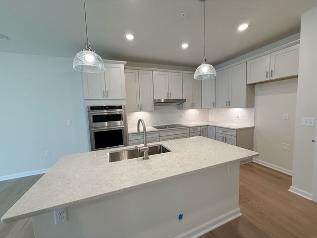 6 Stratton Dr 110, Woburn, MA 01801
