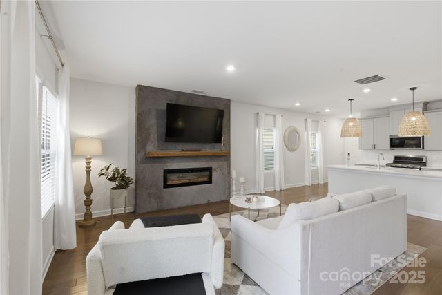 3528 Auburn Curb Road, Charlotte, NC 28217