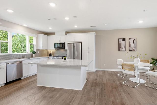 2902 Via Alta, San Diego, CA 92108