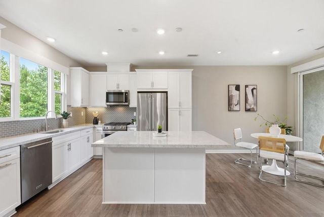 2902 Via Alta, San Diego, CA 92108