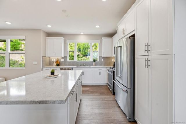 2902 Via Alta, San Diego, CA 92108