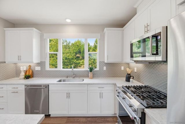 2902 Via Alta, San Diego, CA 92108