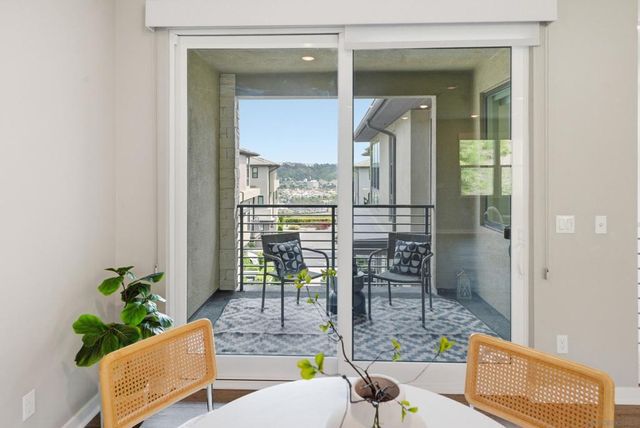 2902 Via Alta, San Diego, CA 92108