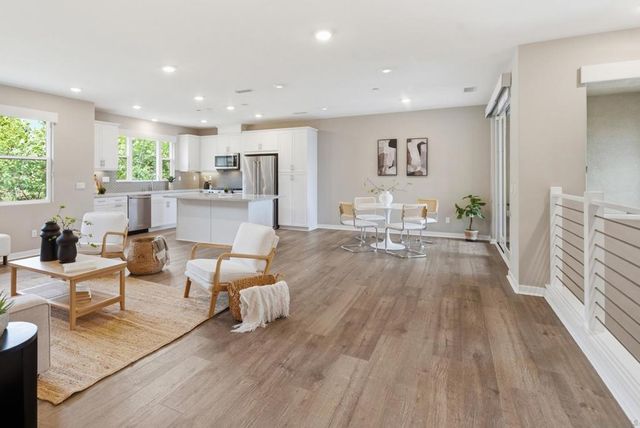 2902 Via Alta, San Diego, CA 92108