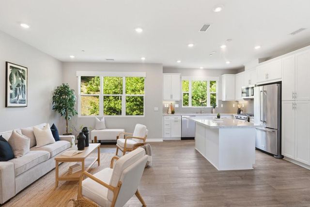 2902 Via Alta, San Diego, CA 92108