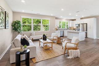 2902 Via Alta, San Diego, CA 92108