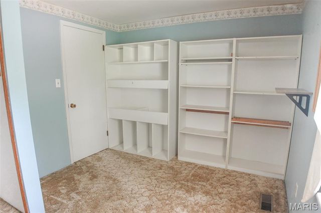 10659 Wurdack Avenue, St Louis, MO 63114