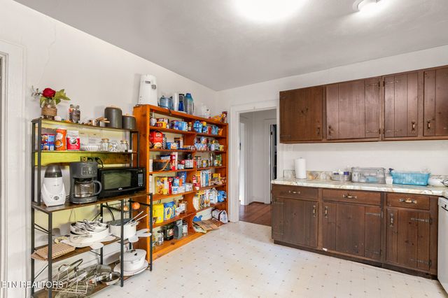 208 E Dyer St, Madisonville, TN 37354