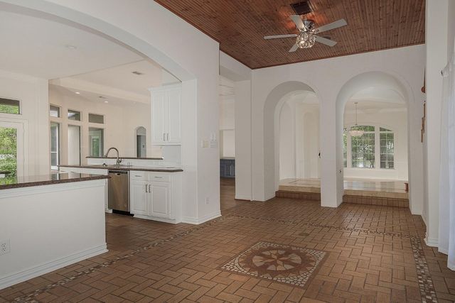 11 Lansdowne, The Woodlands, TX 77382