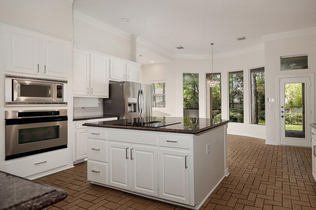11 Lansdowne, The Woodlands, TX 77382