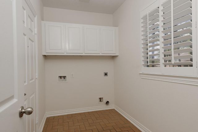 11 Lansdowne, The Woodlands, TX 77382