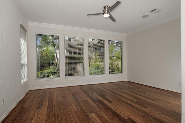 11 Lansdowne, The Woodlands, TX 77382