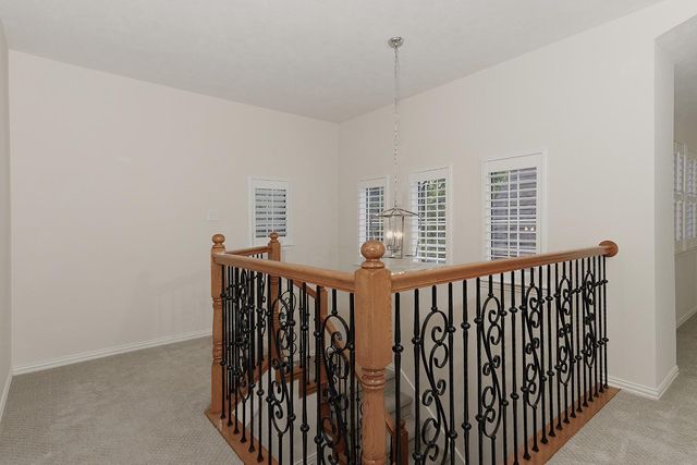 11 Lansdowne, The Woodlands, TX 77382