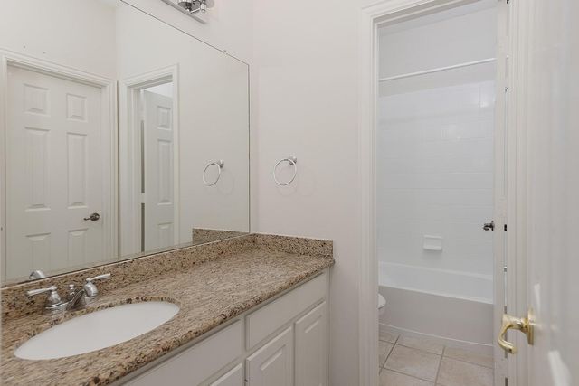 11 Lansdowne, The Woodlands, TX 77382