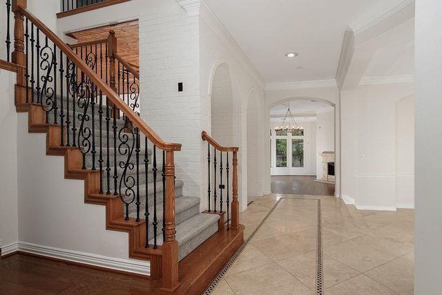 11 Lansdowne, The Woodlands, TX 77382