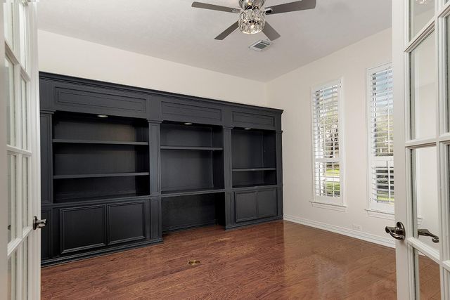 11 Lansdowne, The Woodlands, TX 77382