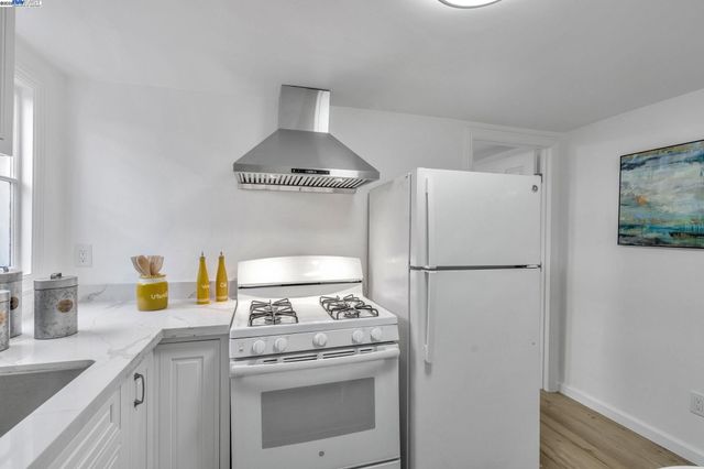 2025 34th Ave, Oakland, CA 94601