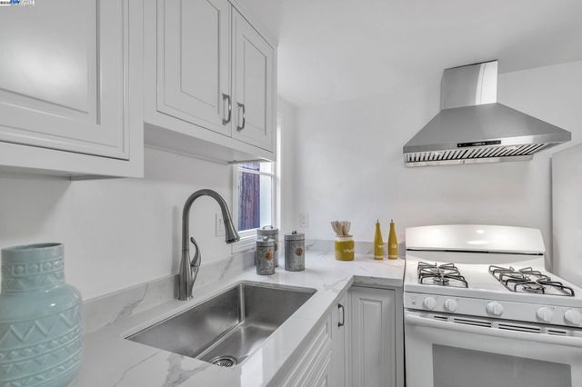 2025 34th Ave, Oakland, CA 94601