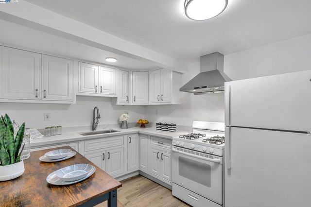 2025 34th Ave, Oakland, CA 94601