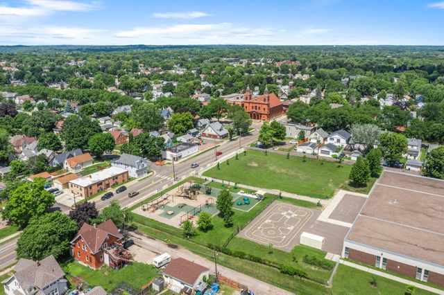 1080 Cook Avenue E, Saint Paul, MN 55106