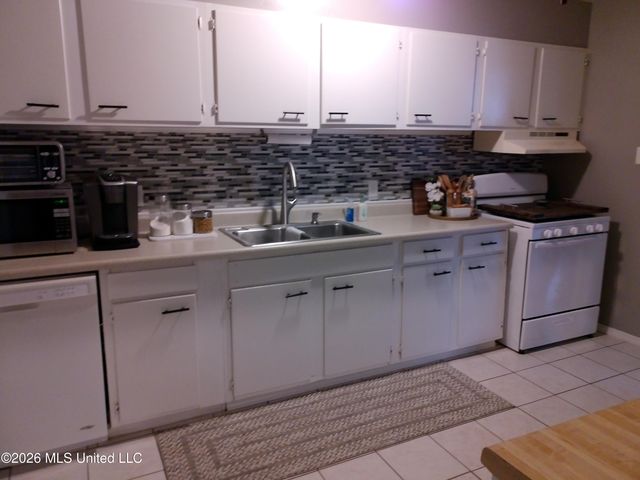 2179 Saint James Boulevard, Gulfport, MS 39507