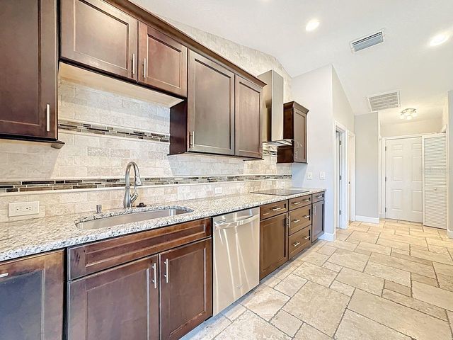 8019 N MADEIRA COURT, Orlando, FL 32836