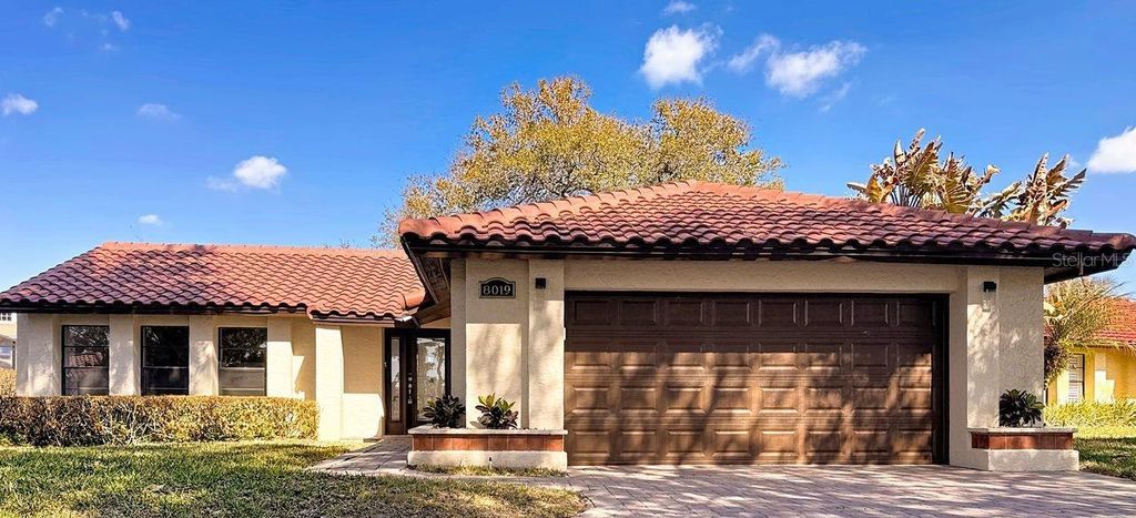 Image 2 of property listing at 8019 N MADEIRA COURT, Orlando, FL 32836