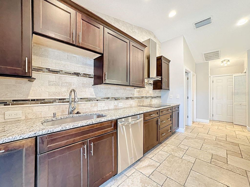 Image 19 of property listing at 8019 N MADEIRA COURT, Orlando, FL 32836