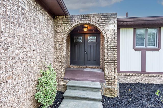 59663 Pettengill Drive, New Hudson, MI 48165