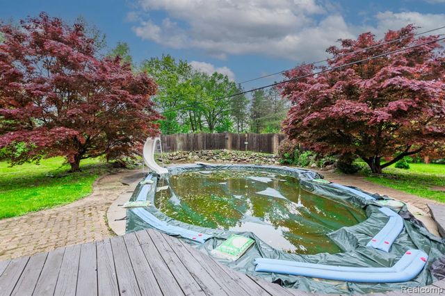 59663 Pettengill Drive, New Hudson, MI 48165