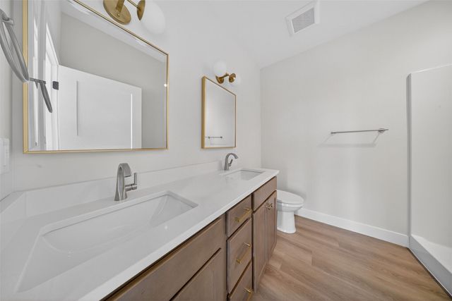 1275 Eisenhower Boulevard, North Liberty, IA 52317