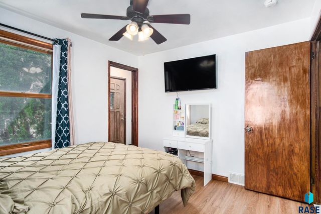 1704 W 10th St, Sioux Falls, SD 57104