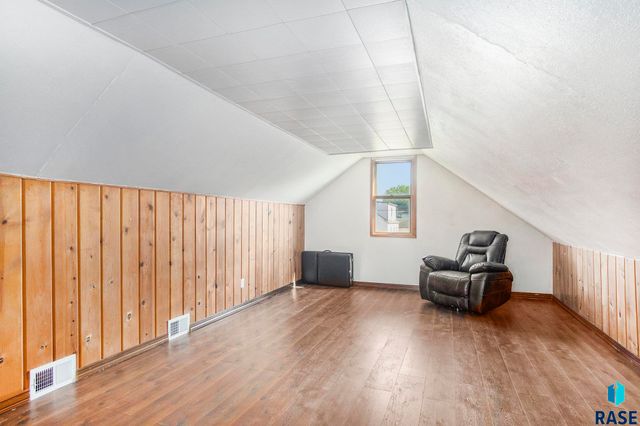 1704 W 10th St, Sioux Falls, SD 57104