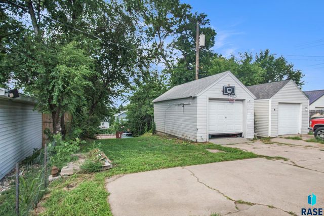 1704 W 10th St, Sioux Falls, SD 57104