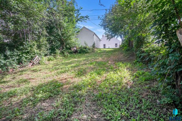 1704 W 10th St, Sioux Falls, SD 57104