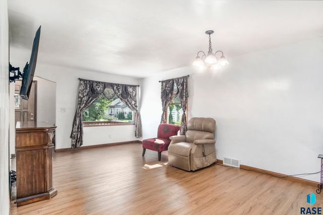 1704 W 10th St, Sioux Falls, SD 57104